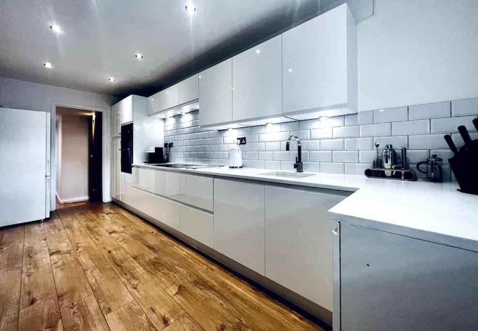 Entire Modern House In Tamworth - 2 Double Beds + Free Parking Villa Exteriör bild