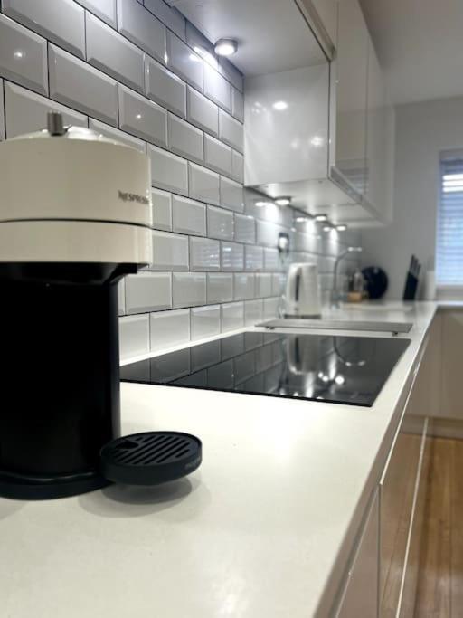Entire Modern House In Tamworth - 2 Double Beds + Free Parking Villa Exteriör bild